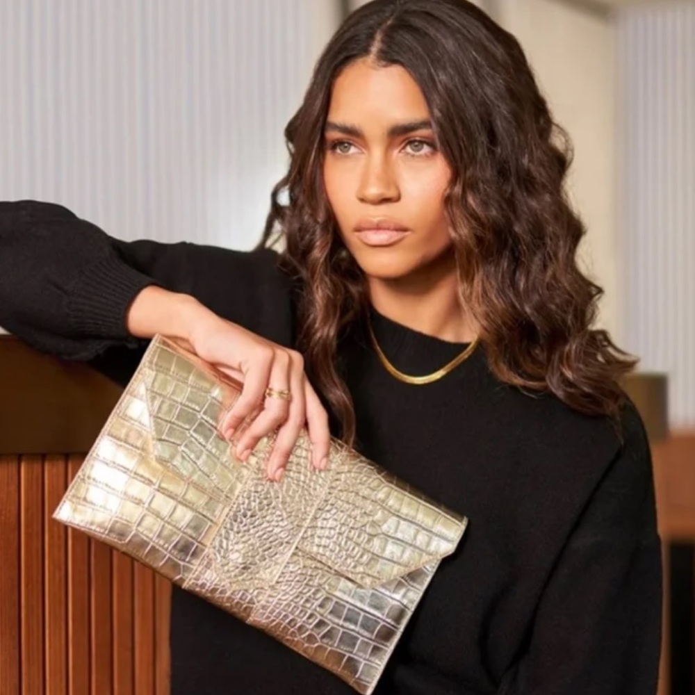 NWT JJ Winters Bloomingdale’s Nikki Clutch Envelope Clutch Bag In Gold